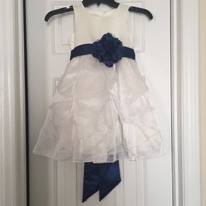 👰🏻 Beige Ruffled Flower Girl Dress w Navy Sash